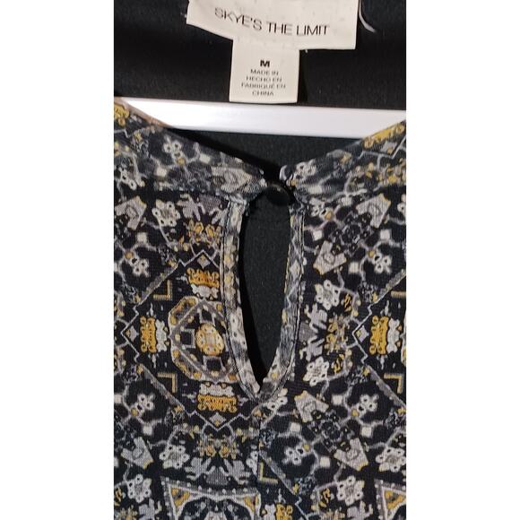 Skye's the Limit Women's Medium Asymmetric Geometric Handkerchief Hem Top - Picture 5 of 9